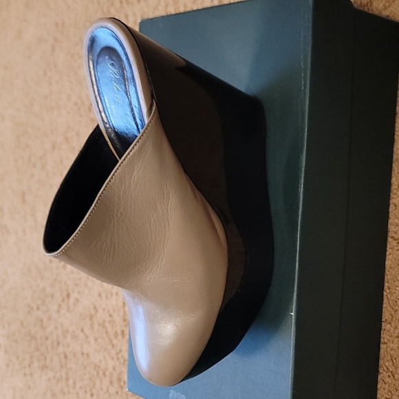 Great condition Robert Clergerie slides - Picture 9 of 17